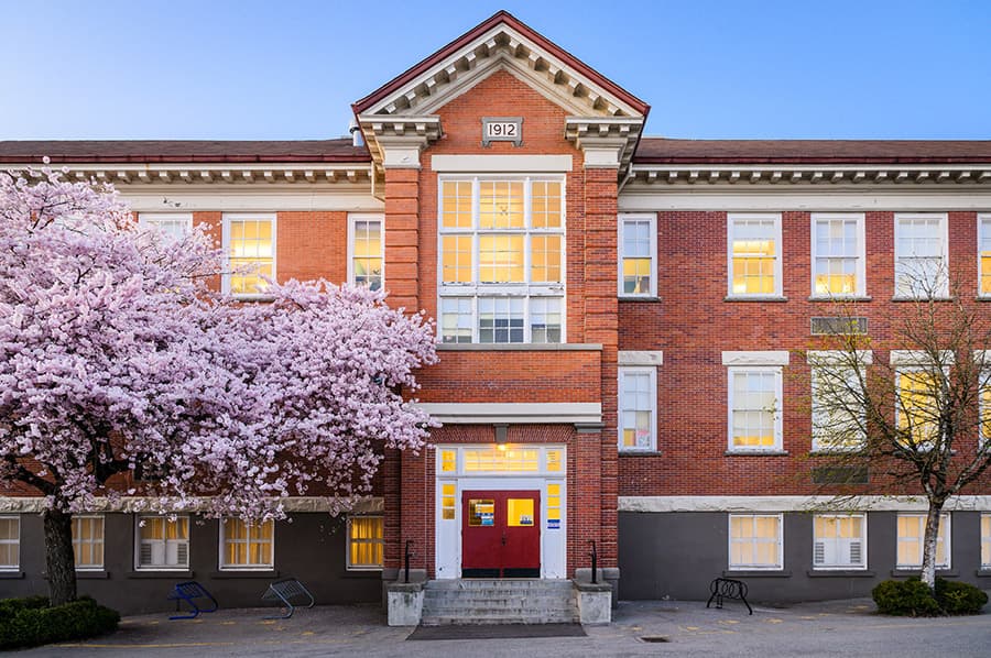 King and Columbia - Image 9